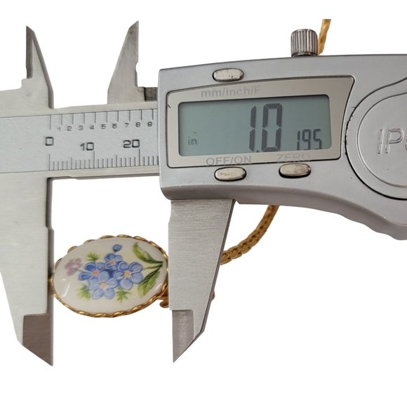 Oval Painted Forget Me Not Flower Cameo Style Sweater Clips E254 - Picture 7 of 9